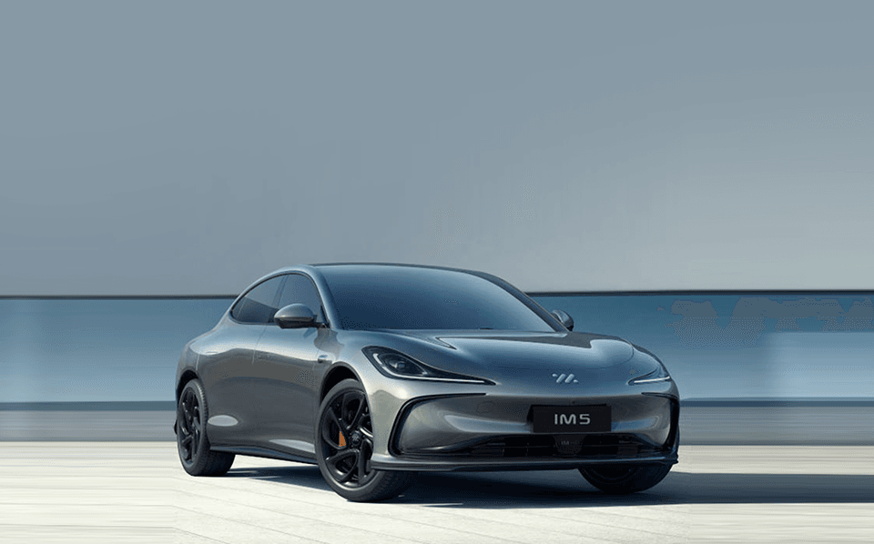 electric vehicle vs traditional car